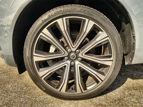 Used 2023 Volvo XC60 B5 Ultimate w/ Climate Package image 19