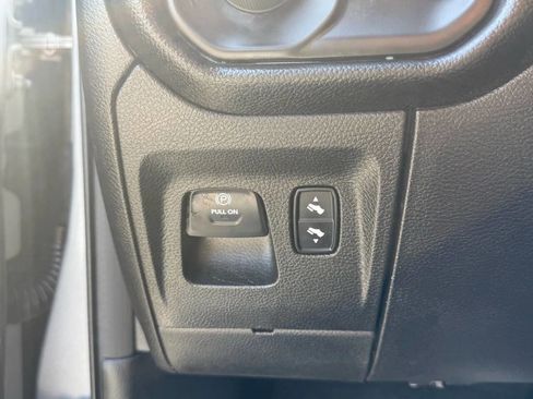 Used 2020 RAM 1500 Laramie image 32