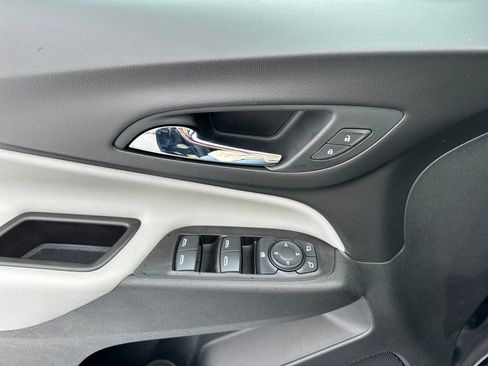 Used 2022 Chevrolet Equinox LS w/ LS Convenience Package image 17