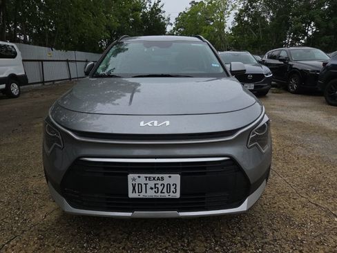 Used 2025 Kia Niro LX FWD image 7