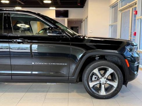 Used 2023 Jeep Grand Cherokee 4WD 4xe image 17