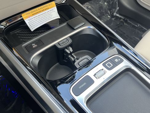 Used 2025 Mercedes-Benz GLB 250 image 42