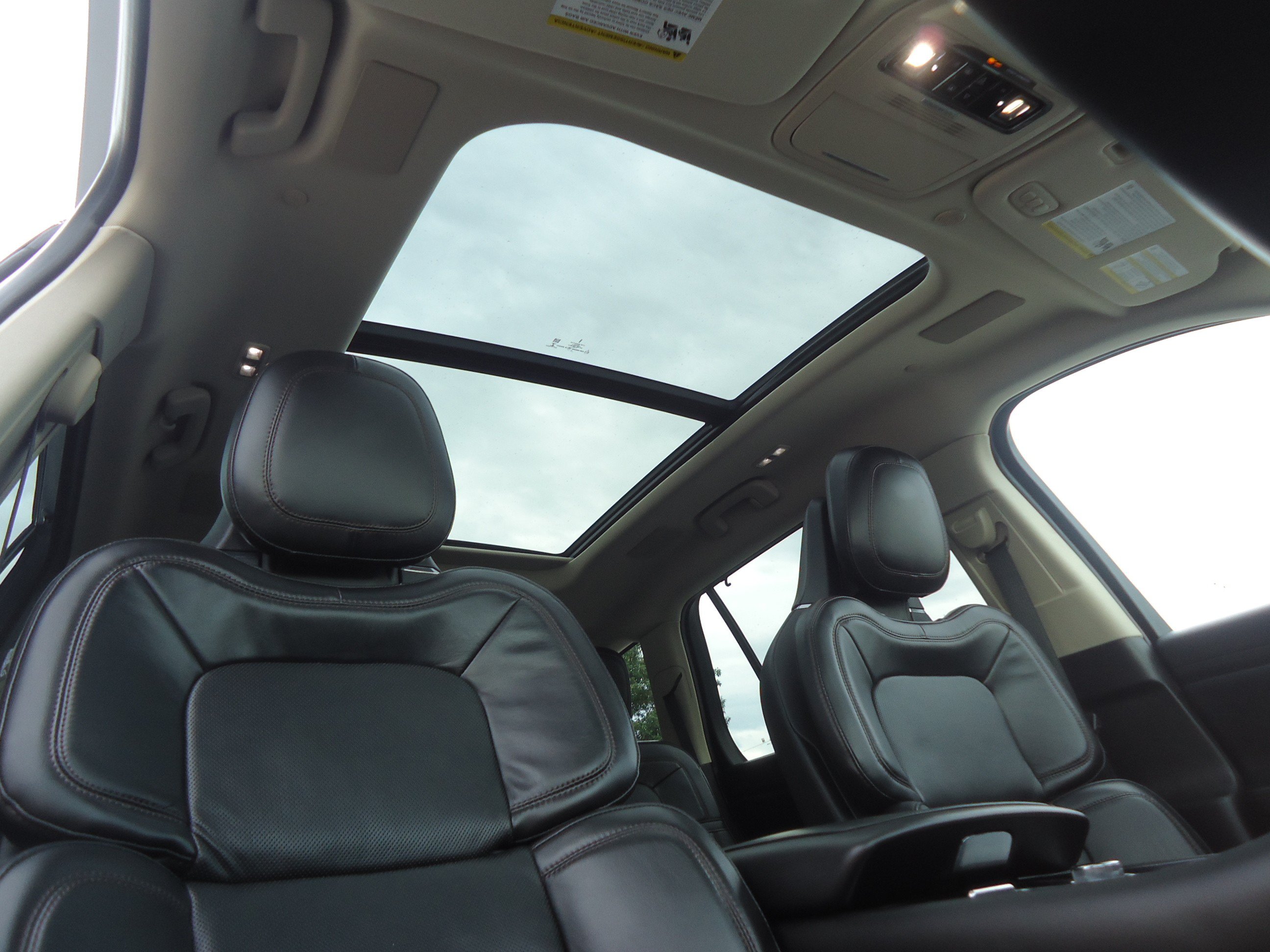 Used 2021 Lincoln Aviator Grand Touring w/ Equipment Group 302A AWD/4WD image 28