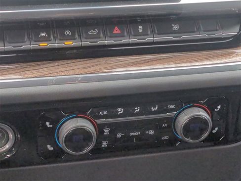 Used 2022 Chevrolet Silverado 1500 LT w/ Protection Package image 18