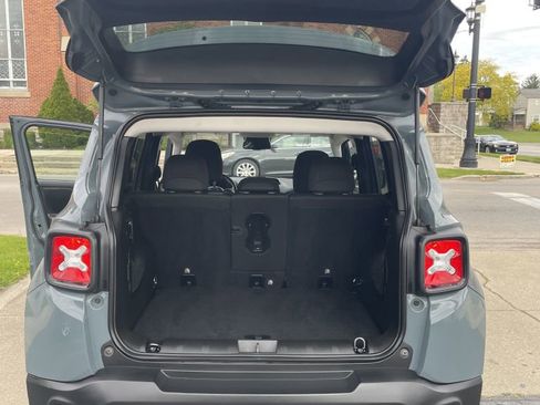 Used 2017 Jeep Renegade Altitude FWD image 12