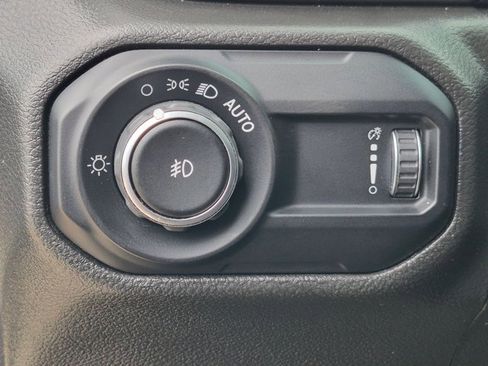 Used 2023 Jeep Wrangler Unlimited Sahara AWD/4WD image 18