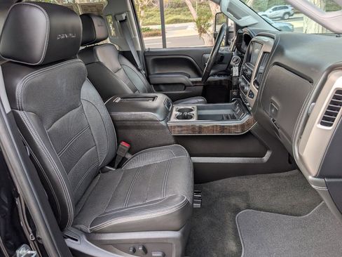 Used 2016 GMC Sierra 2500 Denali w/ Duramax Plus Package AWD/4WD image 8