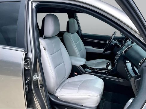 Used 2015 Kia Sorento SX FWD image 9