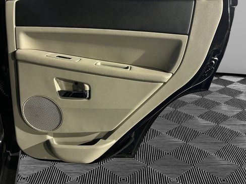 Used 2010 Jeep Grand Cherokee Limited image 16