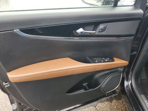 Certified 2023 Lincoln Nautilus Reserve image 10