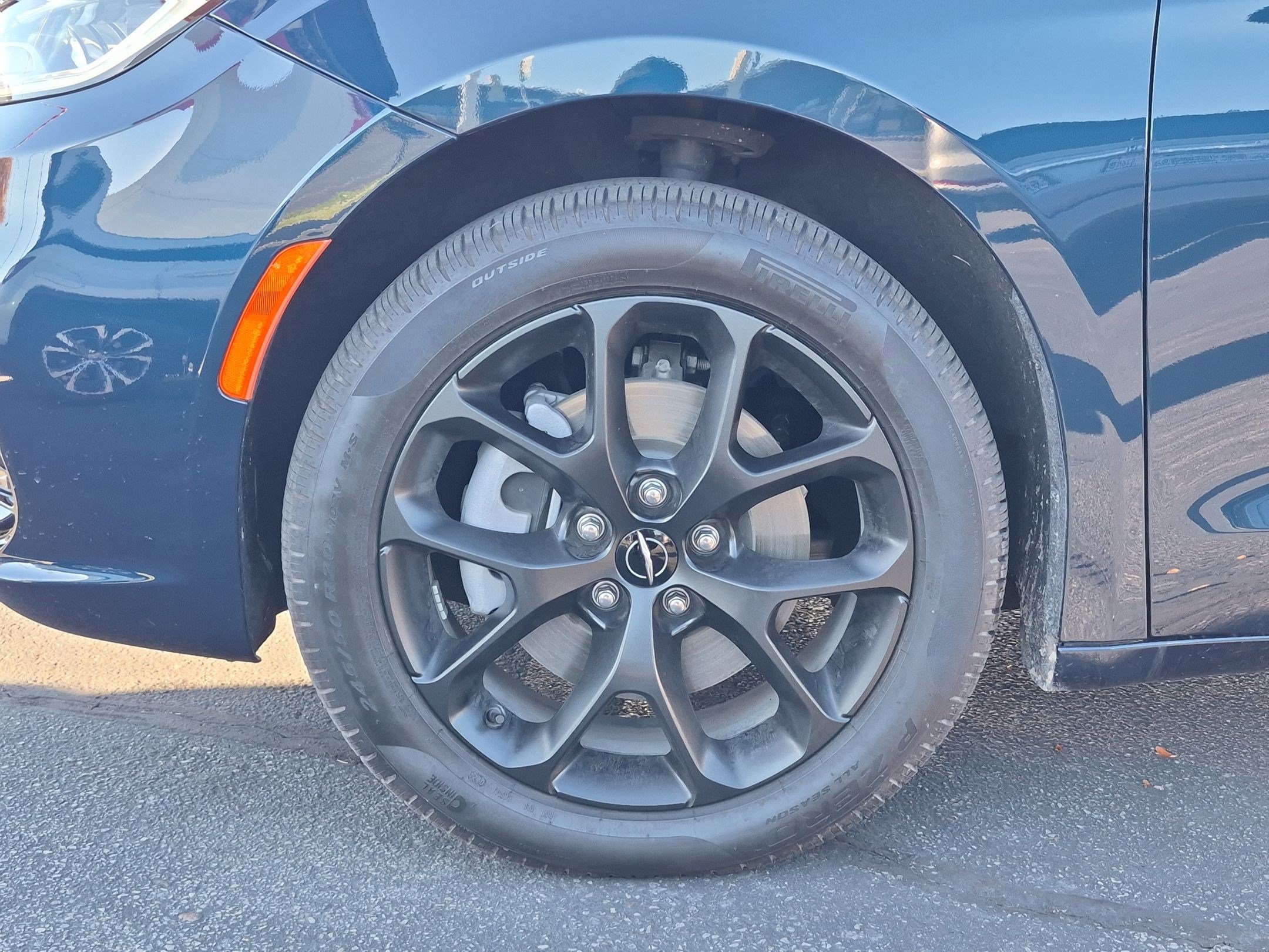 Used 2025 Chrysler Pacifica Limited AWD/4WD image 13