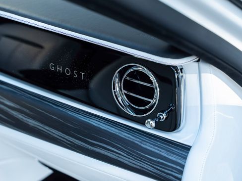 Used 2021 Rolls-Royce Ghost Base image 64