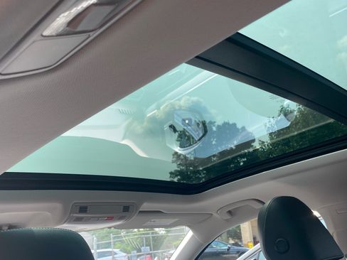 Certified 2023 Volkswagen Tiguan SE w/ Panoramic Sunroof Package FWD image 22