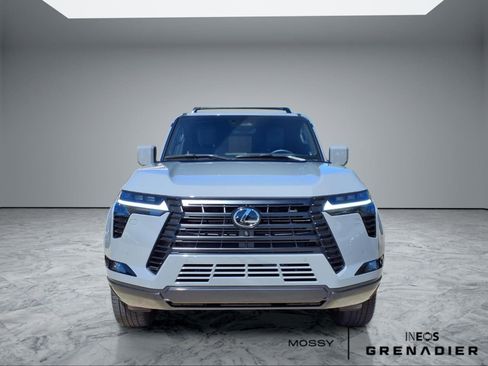 Used 2025 Lexus GX 550 w/ Cold Area Package image 3