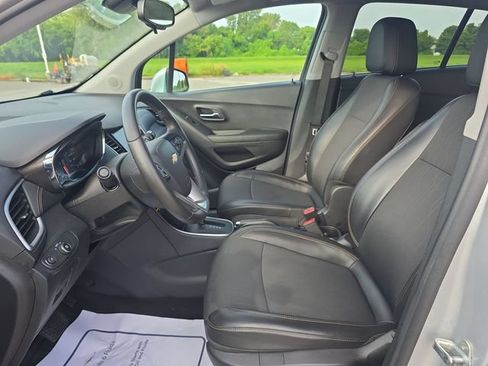 Used 2020 Chevrolet Trax LT w/ LT Convenience Package FWD image 18