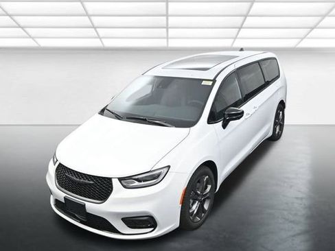 New 2026 Chrysler Pacifica Select image 12