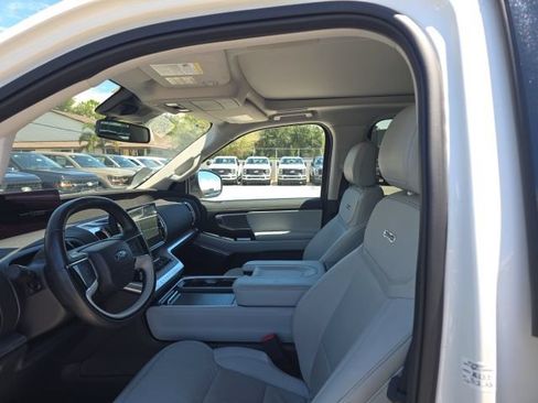 Used 2025 Ford Expedition Platinum w/ Driver's Package AWD/4WD image 9