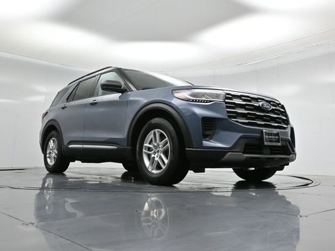 Certified 2025 Ford Explorer Active image 47