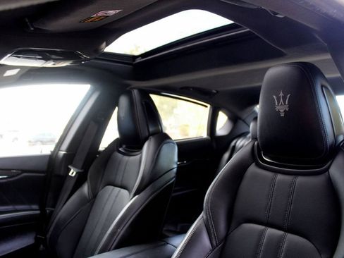 Used 2020 Maserati Quattroporte S GranSport Q4 AWD/4WD image 40