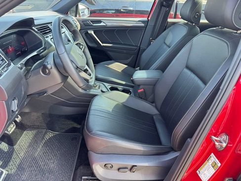 Used 2024 Volkswagen Tiguan SE R-Line w/ MDO Package, Two-Row AWD/4WD image 9