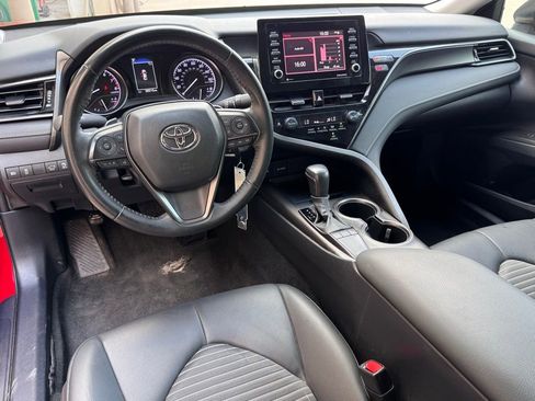 Used 2023 Toyota Camry SE image 2