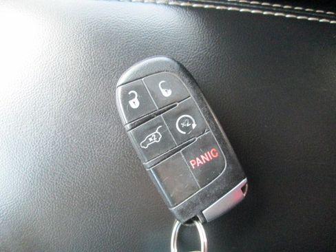 Used 2015 Jeep Grand Cherokee Limited w/ Trailer Tow Group IV image 24