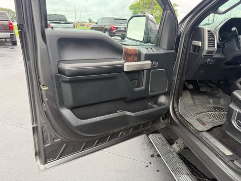 Used 2015 Ford F150 Platinum w/ Equipment Group 701A Luxury AWD/4WD image 13