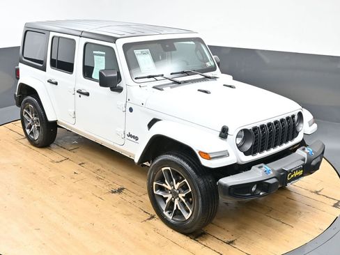 Used 2024 Jeep Wrangler Unlimited w/ Convenience Group AWD/4WD image 44