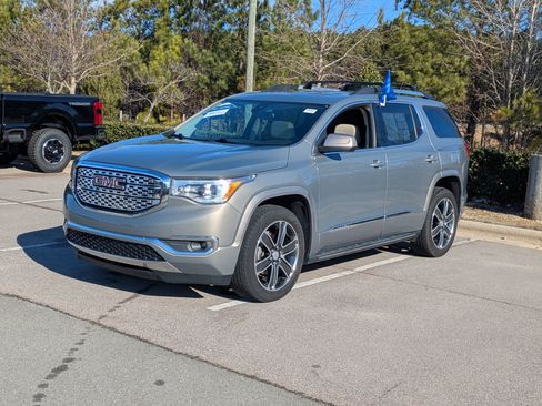 Used 2019 GMC Acadia Denali w/ LPO, Floor Liner Package image 8