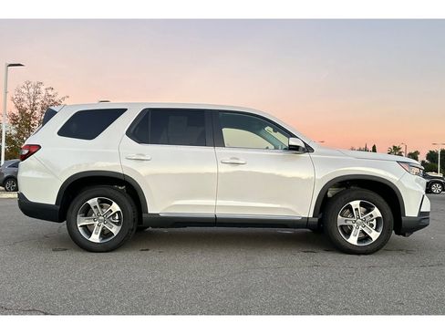 Certified 2025 Honda Pilot EX-L image 7