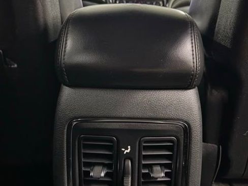 Used 2018 Jeep Grand Cherokee Altitude AWD/4WD image 16