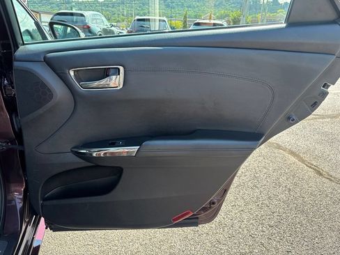 Used 2013 Toyota Avalon Limited FWD image 28