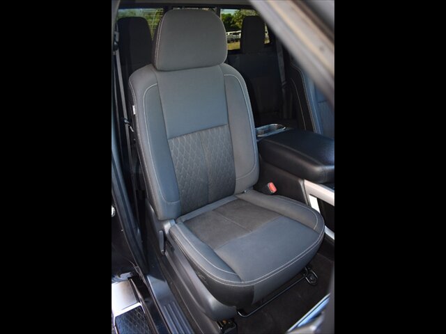 Used 2018 Nissan Titan SV w/ SV Convenience Package RWD image 28