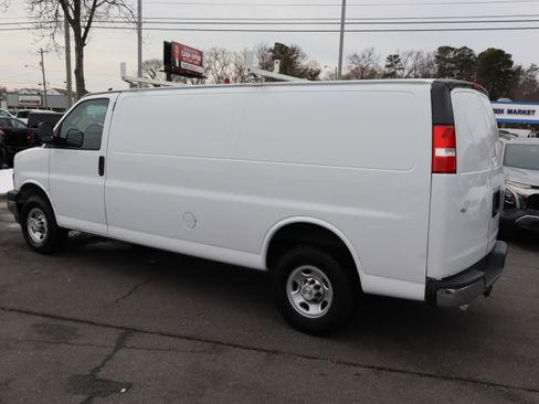 Used 2022 Chevrolet Express 3500 Extended w/ Driver Convenience Package image 8