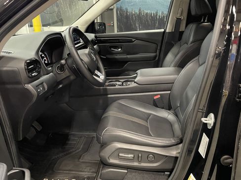 Used 2025 Honda Pilot EX-L image 11