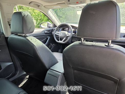 Used 2024 Volkswagen Jetta SE w/ Panoramic Sunroof Package FWD image 17