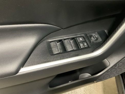 Used 2025 Toyota RAV4 XLE image 17
