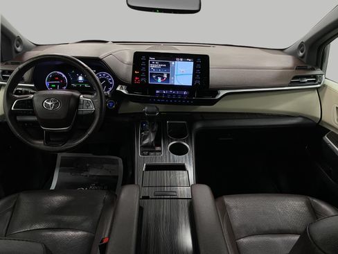 Used 2022 Toyota Sienna Platinum AWD/4WD image 23