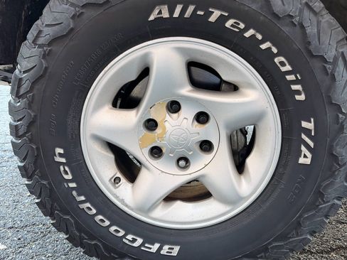 Used 2023 Toyota Tacoma TRD Sport w/ Advanced Technology Package image 9