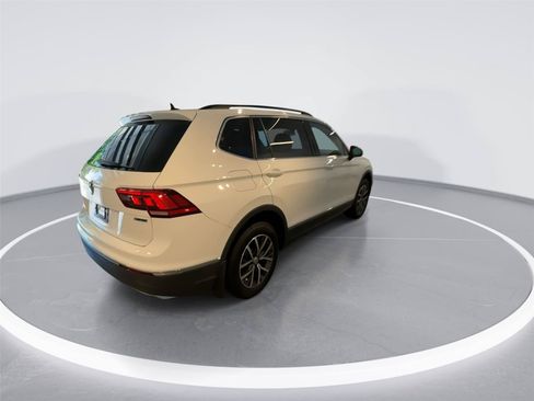 Used 2020 Volkswagen Tiguan SE w/ Panoramic Sunroof Package AWD/4WD image 8