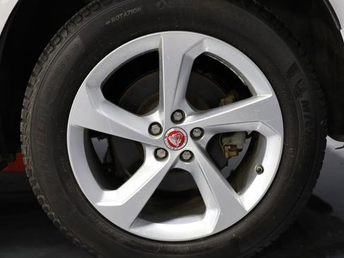 Used 2017 Jaguar F-PACE Premium image 35