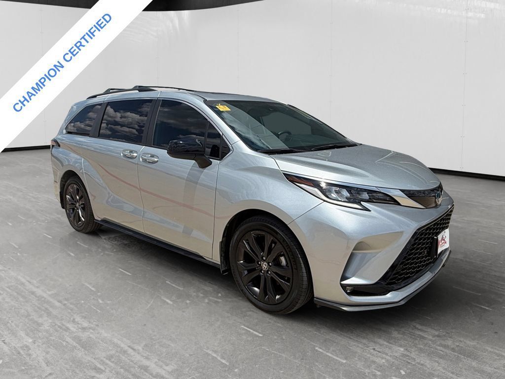 Used 2023 Toyota Sienna XSE FWD image 7