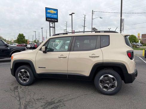 Used 2015 Jeep Renegade Latitude w/ Cold Weather Group II AWD/4WD image 4