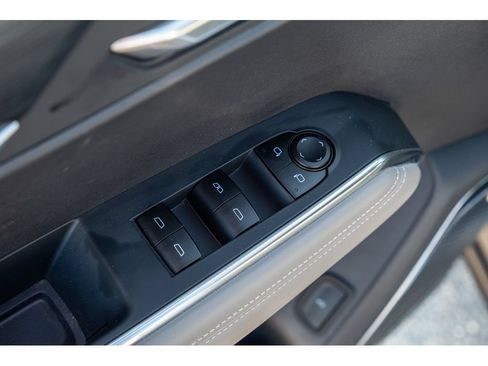 Used 2026 GMC Acadia Elevation w/ Elevation Premium Package FWD image 14