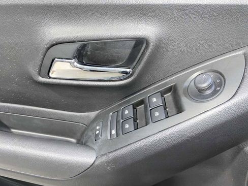 Used 2018 Chevrolet Trax LS AWD/4WD image 23