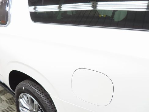 Used 2021 GMC Yukon XL Denali w/ Denali Premium Package image 39