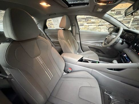 Used 2022 Hyundai Elantra SEL w/ Convenience + Premium Package image 14