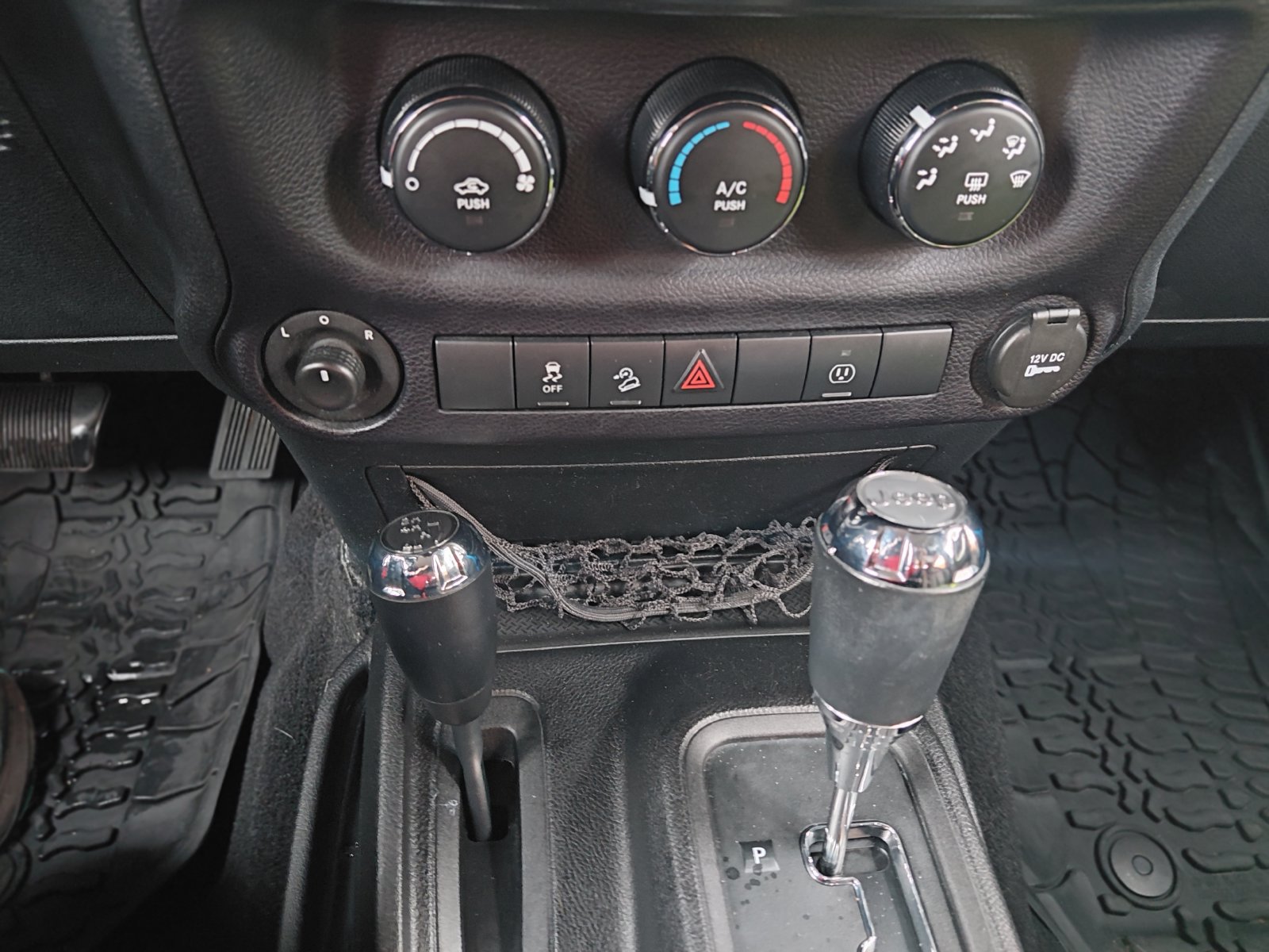 Used 2016 Jeep Wrangler Sahara AWD/4WD image 11