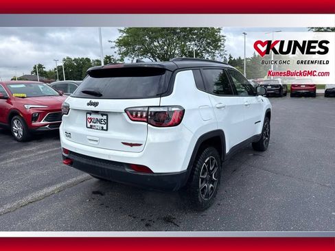Used 2025 Jeep Compass Trailhawk AWD/4WD image 8
