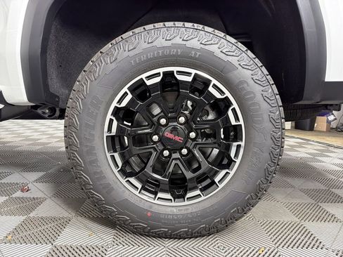 New 2026 GMC Canyon AT4 w/ Off-Road Front Bumper Package image 17